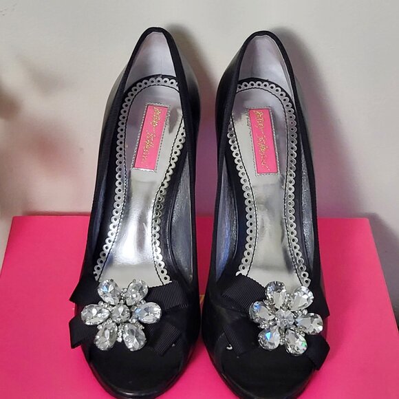 Betsey Johnson Calais Italian Leather Peep Toe Heels Crystal Flowers. Size 9 - Picture 6 of 7